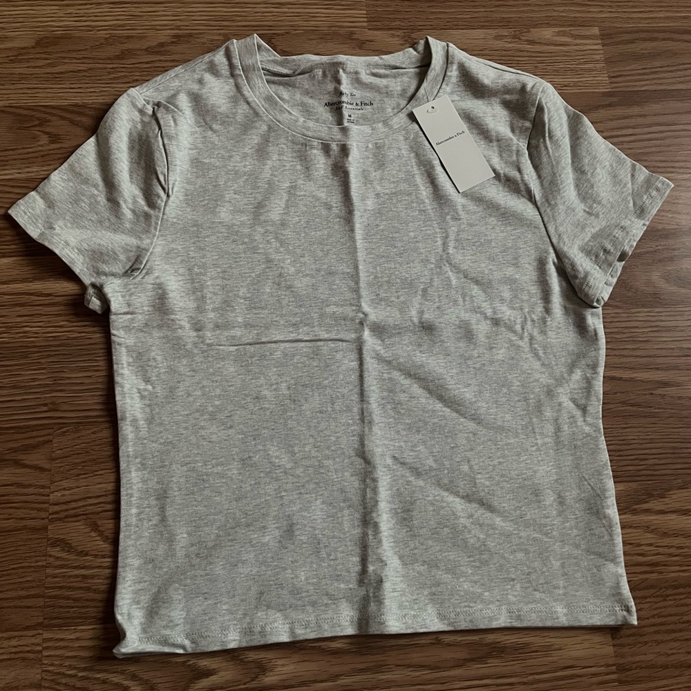 (NEVER WORN) Abercrombie & Fitch Light Gray, Crop Top